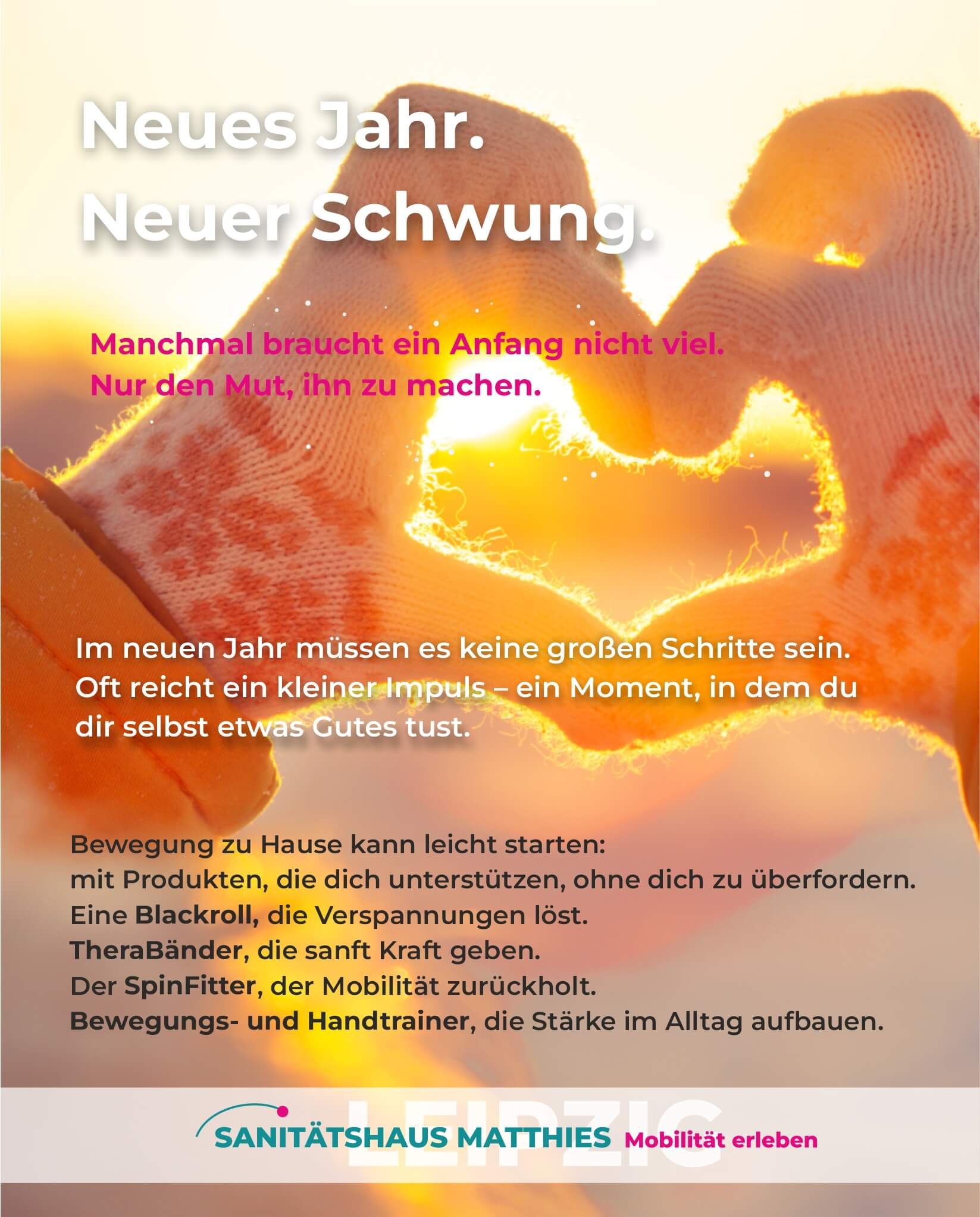 Frau mit warmen Tee sitzt vorm  Kamin